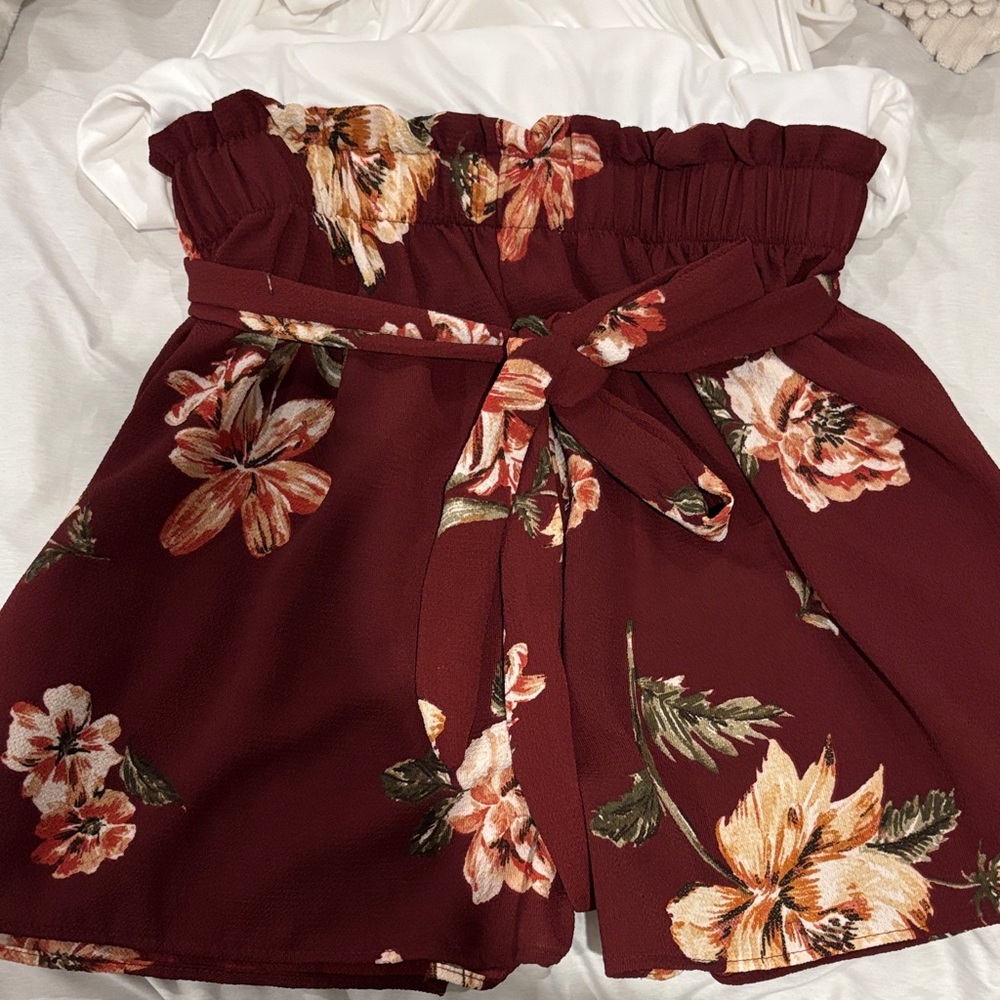 Floral Ruffle White Top - Picture 3 of 4